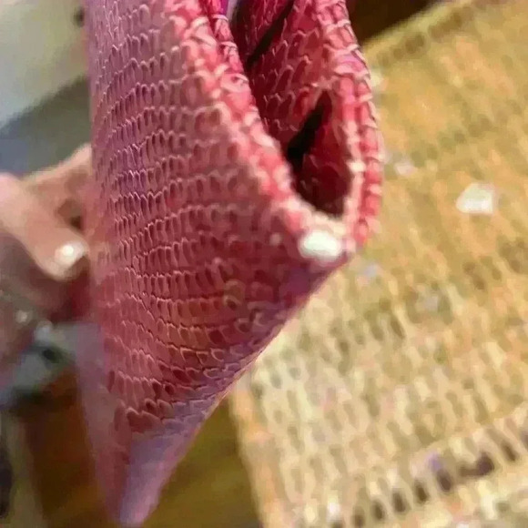 Apt 9 large pink snake skin wallet preowned - Picture 12 of 14